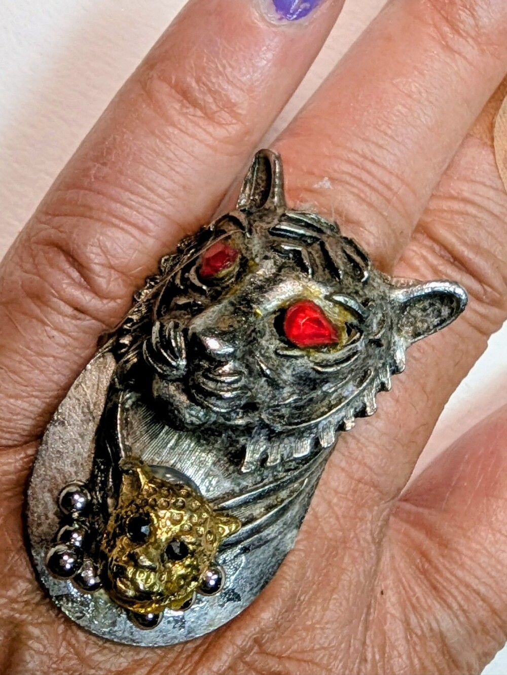 Wendy Gell tiger ring with baby leopard
